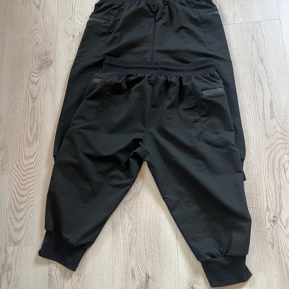 Set of 2 Men's 3/4 Jogger Pants Zipper Pockets Slim Fit Training Shorts Sz.M - Picture 8 of 8